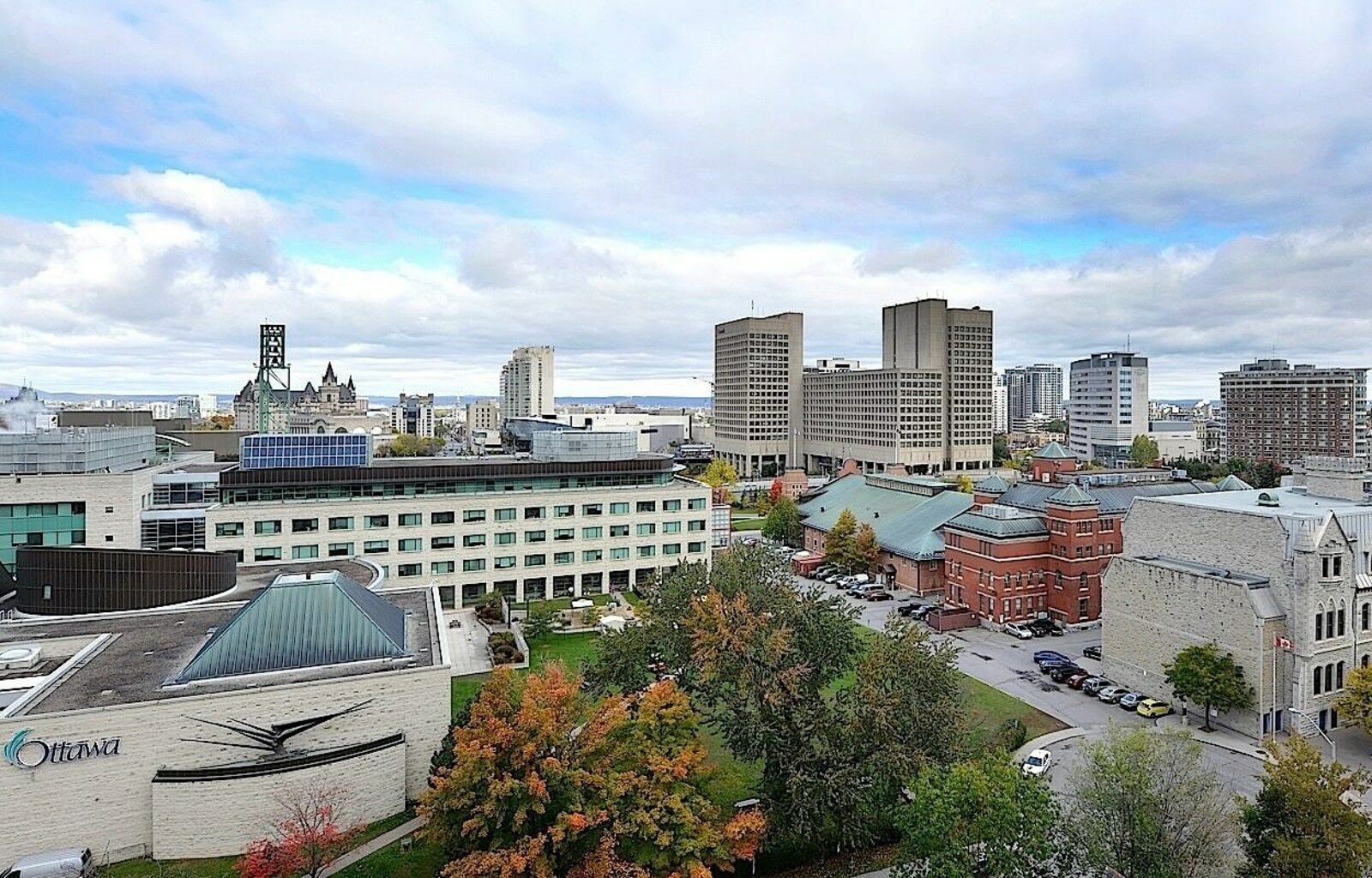 Ottawa Embassy Hotel & Suites Exterior photo