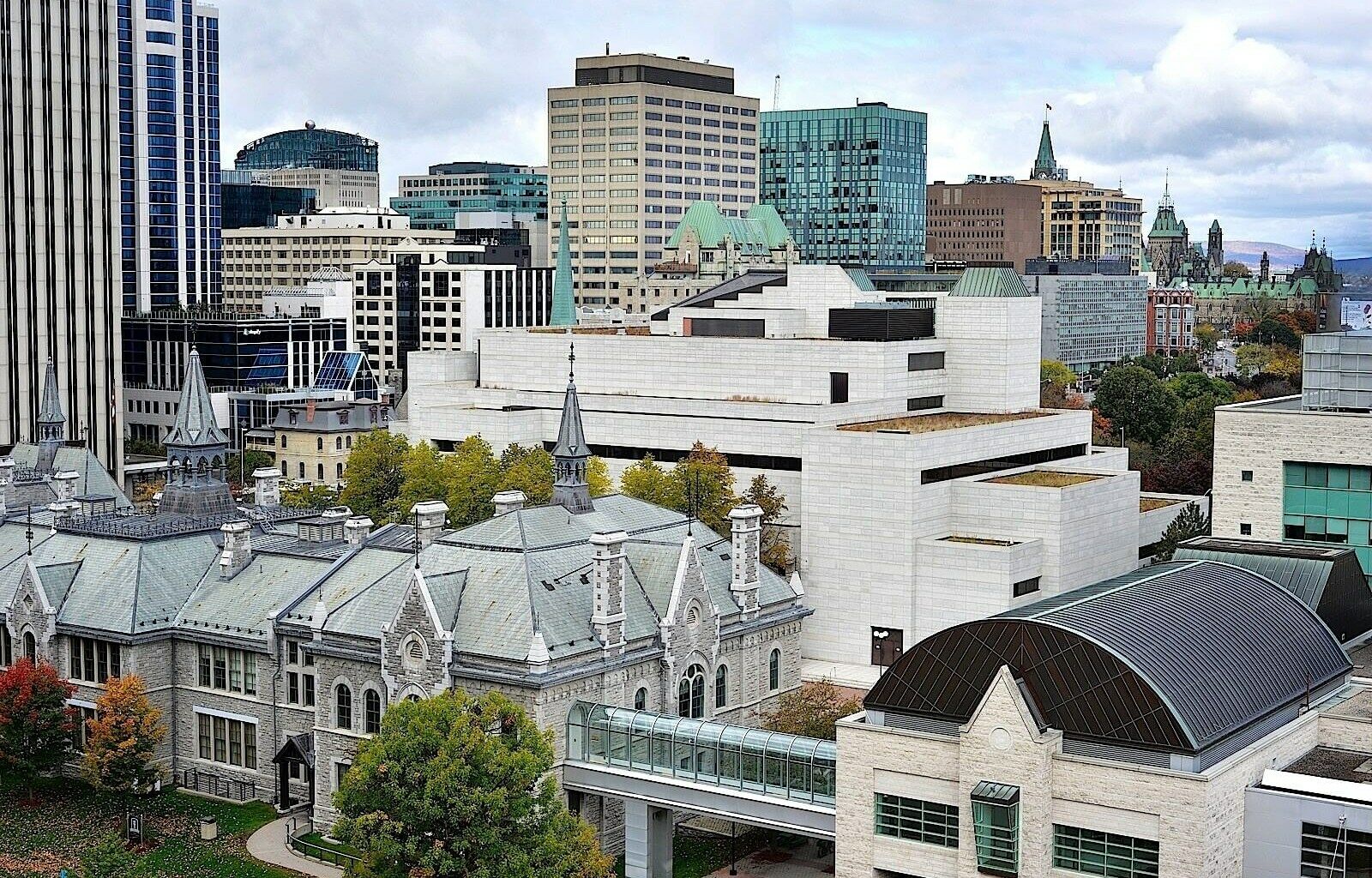 Ottawa Embassy Hotel & Suites Exterior photo