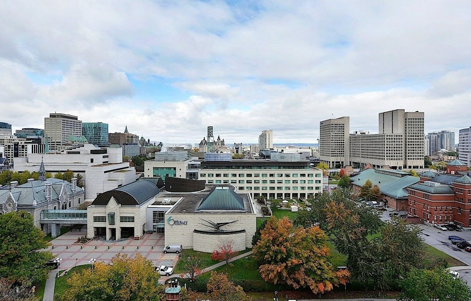 Ottawa Embassy Hotel & Suites Exterior photo