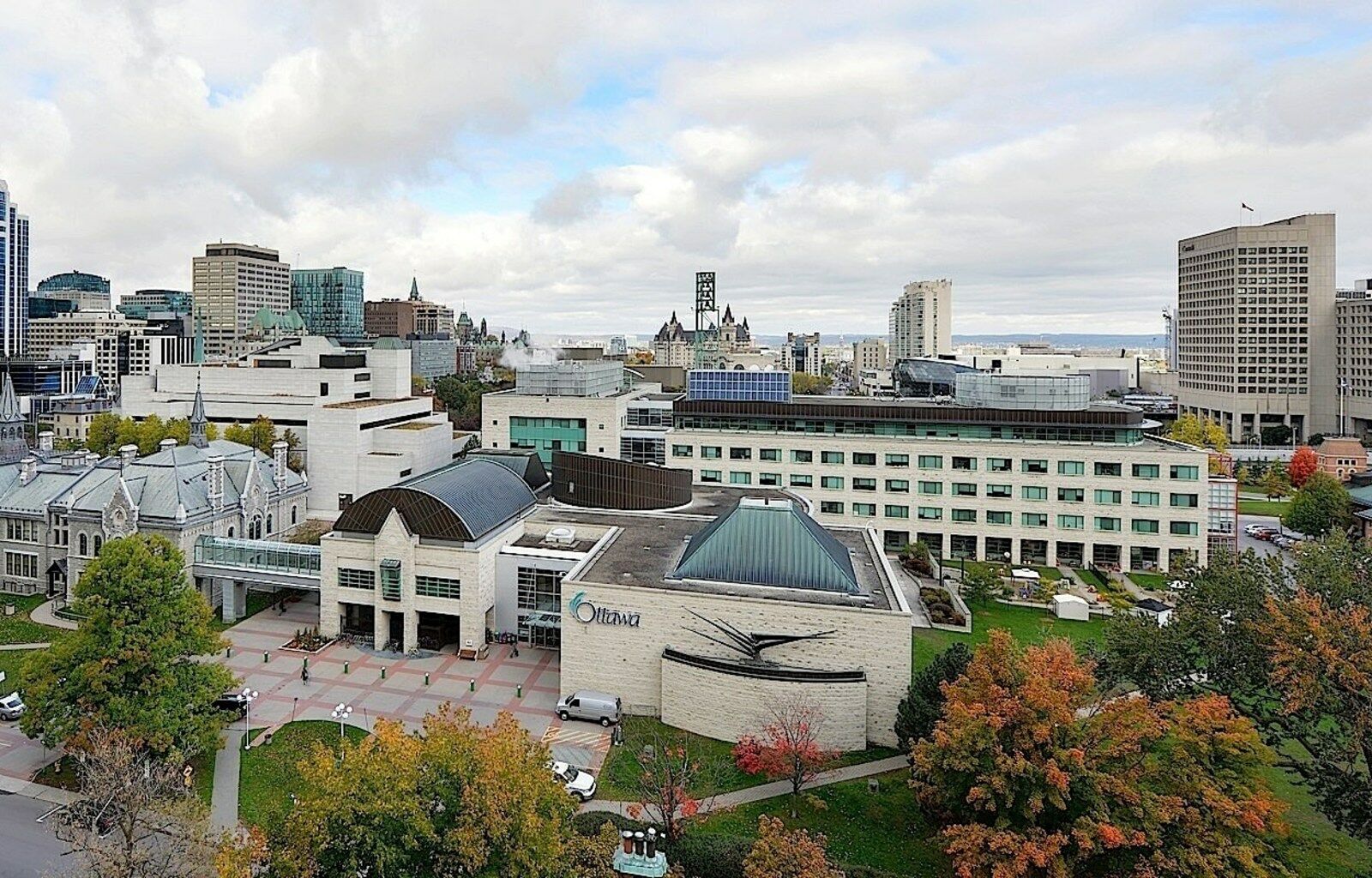 Ottawa Embassy Hotel & Suites Exterior photo